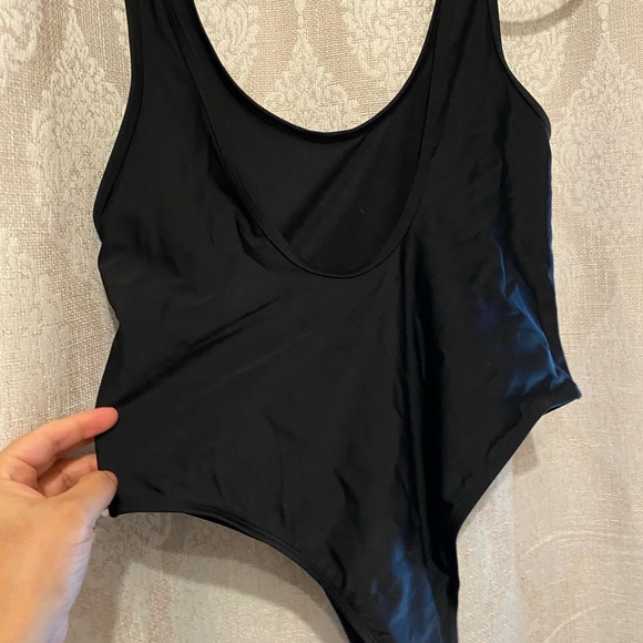 •HOT TOPIC• Ombre Skulls One-Piece Swimsuit never worn - Picture 3 of 4